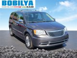 Used 2016 Chrysler Town & Country Touring-L image 2