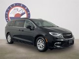 Used 2022 Chrysler Pacifica Touring-L image 2