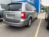 Used 2014 Chrysler Town & Country Touring image 3