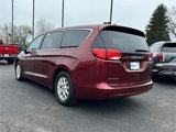 Used 2017 Chrysler Pacifica Touring image 5
