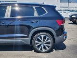 Used 2022 Volkswagen Taos SE image 3