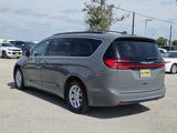 Used 2022 Chrysler Pacifica Touring-L image 5