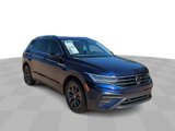 Used 2022 Volkswagen Tiguan SE w/ Panoramic Sunroof Package image 2