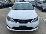 Used 2018 Chrysler Pacifica Touring-L image 3