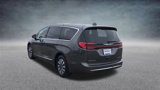 Used 2022 Chrysler Pacifica Limited image 3