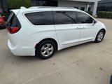 Used 2017 Chrysler Pacifica Platinum image 3