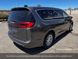 Used 2023 Chrysler Pacifica Touring-L image 5