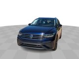 Used 2022 Volkswagen Tiguan SE w/ Panoramic Sunroof Package image 3