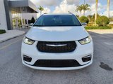 Used 2022 Chrysler Pacifica Limited image 3