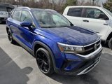 Used 2022 Volkswagen Taos SE w/ Panoramic Sunroof Package image 2
