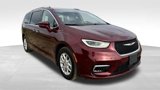 Used 2021 Chrysler Pacifica Touring-L image 4