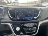 Used 2021 Chrysler Pacifica Touring-L image 3