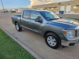 Used 2018 Nissan Titan SV image 3