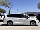 Used 2024 Chrysler Pacifica Select image 3
