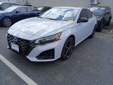 Used 2023 Nissan Altima 2.5 SR w/ SR Premium Package image 3