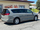 Used 2023 Chrysler Pacifica Touring-L image 3