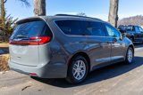 Used 2022 Chrysler Pacifica Touring-L image 6