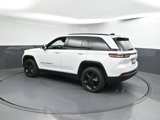 Used 2024 Jeep Grand Cherokee Altitude image 3