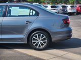 Used 2017 Volkswagen Jetta SE image 3