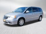 Used 2014 Chrysler Town & Country Touring image 3