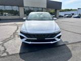 Used 2025 Hyundai Elantra SEL image 2