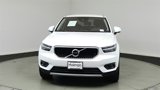 Used 2022 Volvo XC40 T5 Momentum image 2