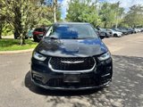 Used 2023 Chrysler Pacifica Touring-L image 2