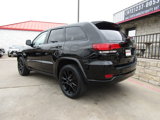 Used 2017 Jeep Grand Cherokee Altitude image 3