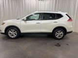 Used 2016 Nissan Rogue SV image 2