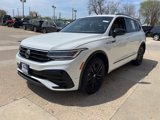 Used 2022 Volkswagen Tiguan SE R-Line image 2