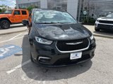 Used 2023 Chrysler Pacifica Touring-L image 4