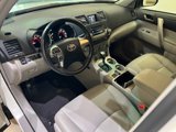 Used 2011 Toyota Highlander SE image 2