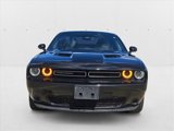 Used 2019 Dodge Challenger SXT image 2