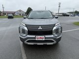 Used 2023 Mitsubishi Outlander SE image 2