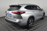 Used 2020 Toyota Highlander XLE image 6