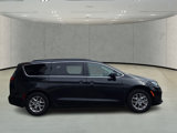 Used 2022 Chrysler Pacifica Touring-L image 4