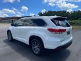 Used 2018 Toyota Highlander SE image 3