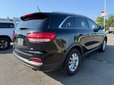 Used 2017 Kia Sorento LX image 4