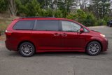 Used 2018 Toyota Sienna XLE image 3