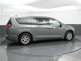 Used 2023 Chrysler Pacifica Touring-L image 6