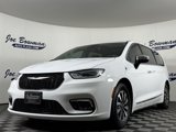 Used 2023 Chrysler Pacifica Limited image 3