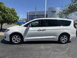 Used 2020 Chrysler Pacifica Limited image 2