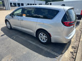 Used 2023 Chrysler Pacifica Touring-L image 5