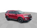 Used 2017 Ford Explorer XLT image 2
