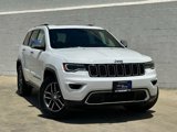 Used 2017 Jeep Grand Cherokee Limited w/ Luxury Group II image 2