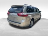 Used 2017 Toyota Sienna LE image 4