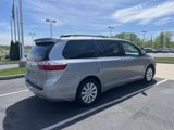 Used 2016 Toyota Sienna XLE Premium image 3