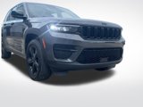 Used 2024 Jeep Grand Cherokee Altitude image 3