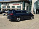 Used 2023 Chrysler Pacifica Touring-L image 5