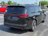 New 2025 Chrysler Pacifica Limited image 3